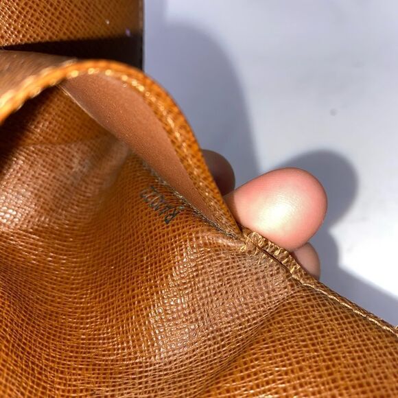 Authentic Louis Vuitton Monogram 4 Key Wallet - Picture 7 of 7